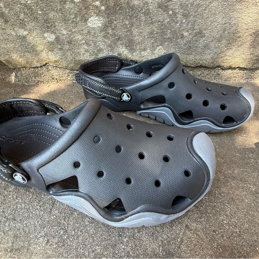 CROCS Swiftwater Men's Black Clogs 11 EUC